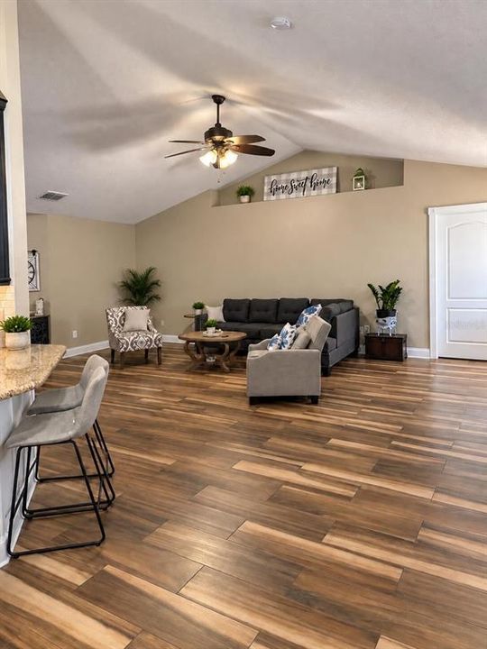 En Venta: $589,000 (3 camas, 2 baños, 2035 Pies cuadrados)