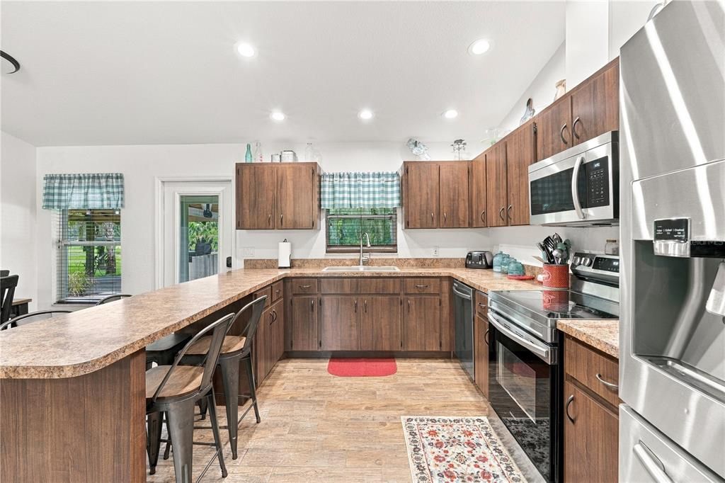 For Sale: $420,000 (3 beds, 2 baths, 1596 Square Feet)