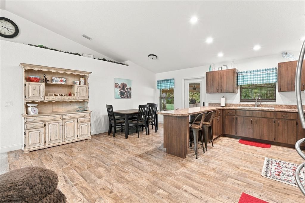 For Sale: $420,000 (3 beds, 2 baths, 1596 Square Feet)