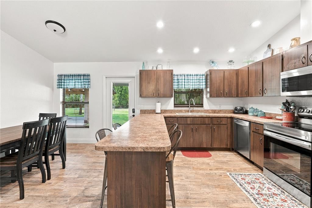 For Sale: $420,000 (3 beds, 2 baths, 1596 Square Feet)