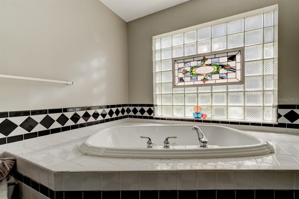 For Sale: $619,000 (3 beds, 2 baths, 2119 Square Feet)