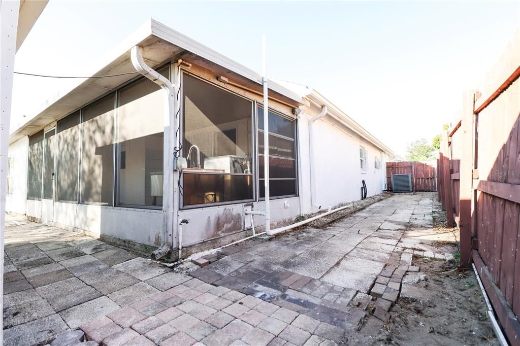 На продажу: $339,000 (3 спален, 3 ванн, 1570 Квадратных фут)