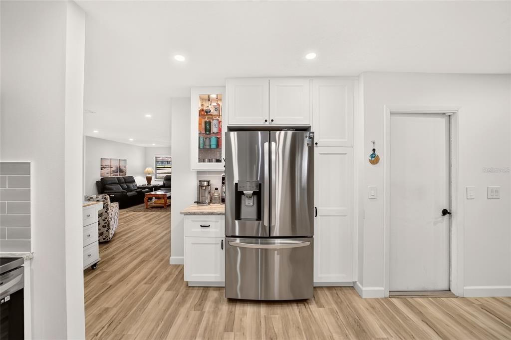 For Sale: $159,900 (2 beds, 2 baths, 1434 Square Feet)
