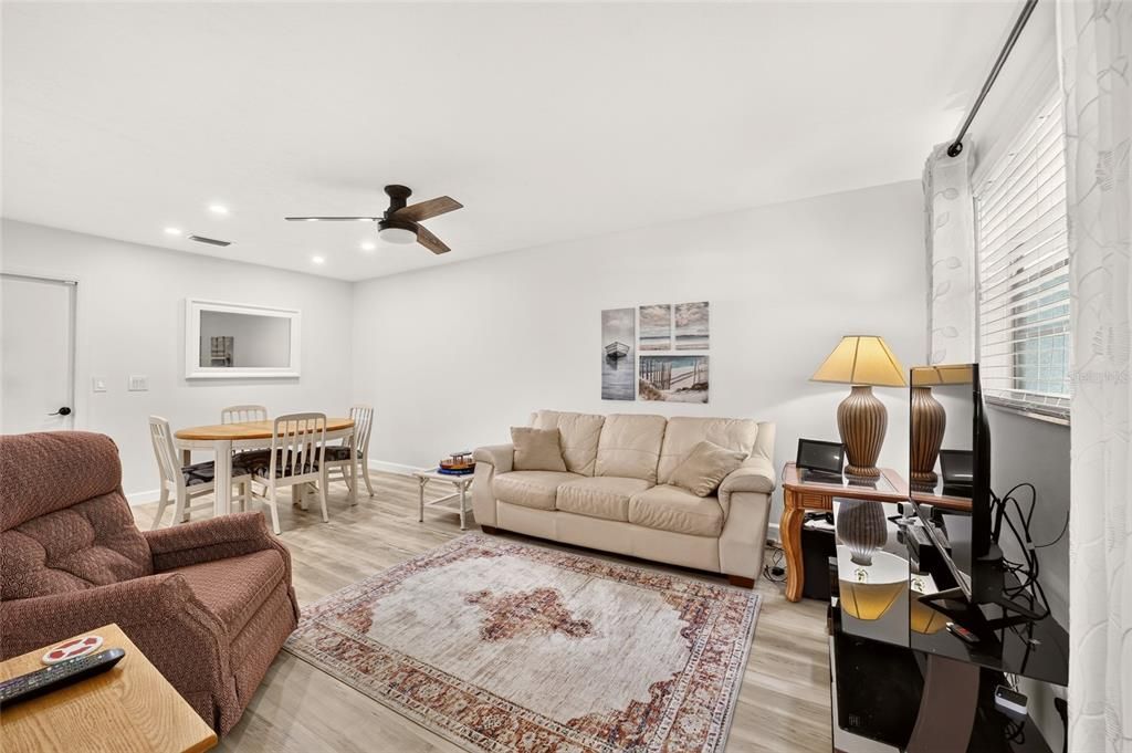 For Sale: $159,900 (2 beds, 2 baths, 1434 Square Feet)