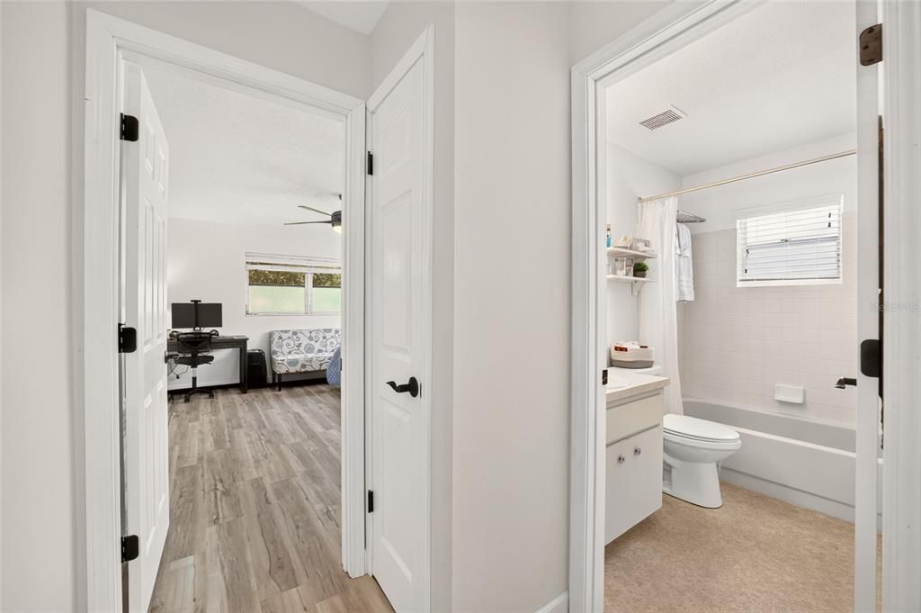 For Sale: $159,900 (2 beds, 2 baths, 1434 Square Feet)