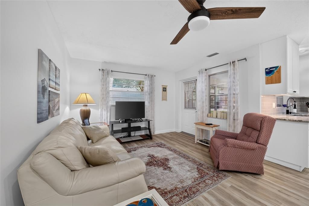 For Sale: $159,900 (2 beds, 2 baths, 1434 Square Feet)
