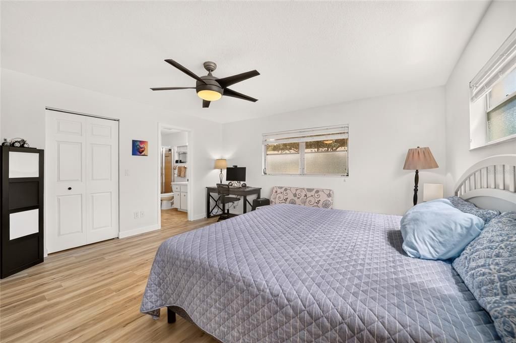 For Sale: $159,900 (2 beds, 2 baths, 1434 Square Feet)