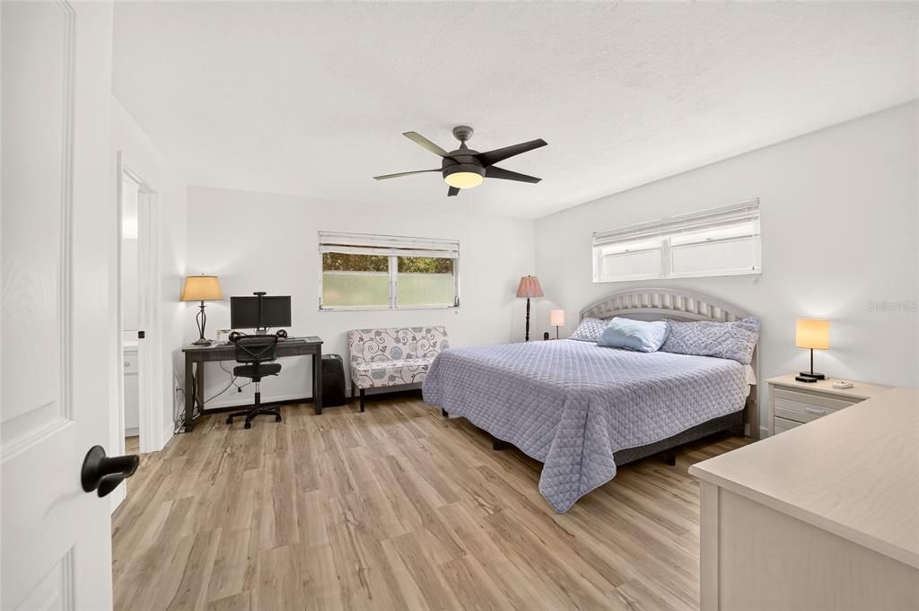 For Sale: $159,900 (2 beds, 2 baths, 1434 Square Feet)
