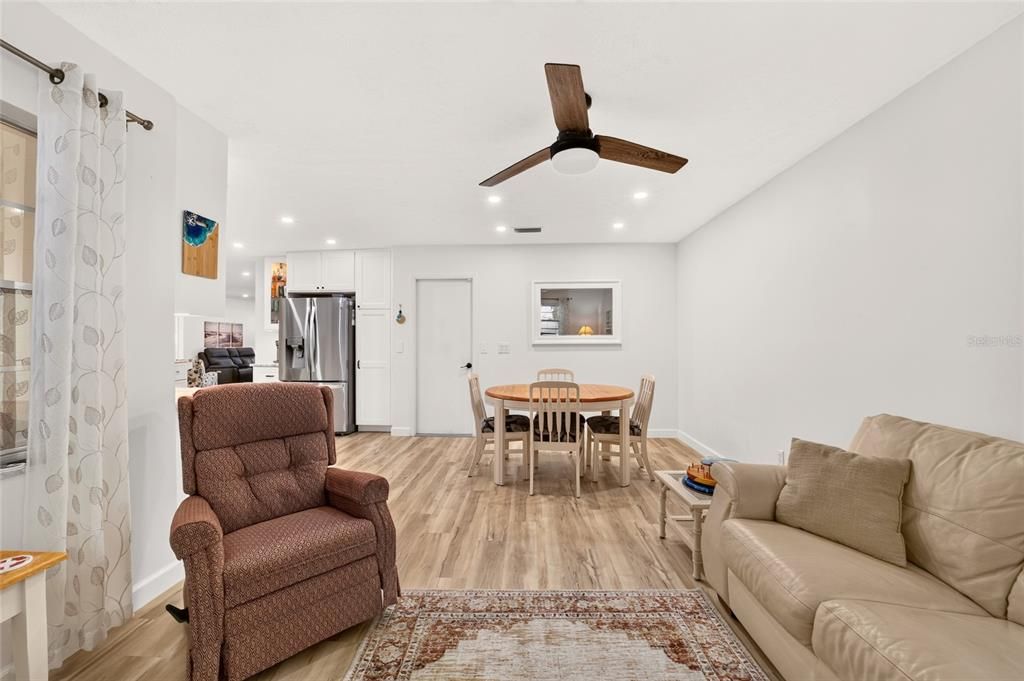 For Sale: $159,900 (2 beds, 2 baths, 1434 Square Feet)