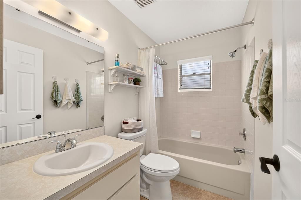 For Sale: $159,900 (2 beds, 2 baths, 1434 Square Feet)