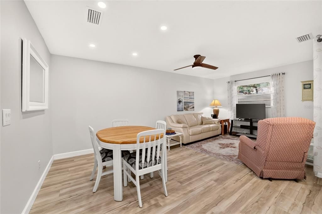 For Sale: $159,900 (2 beds, 2 baths, 1434 Square Feet)
