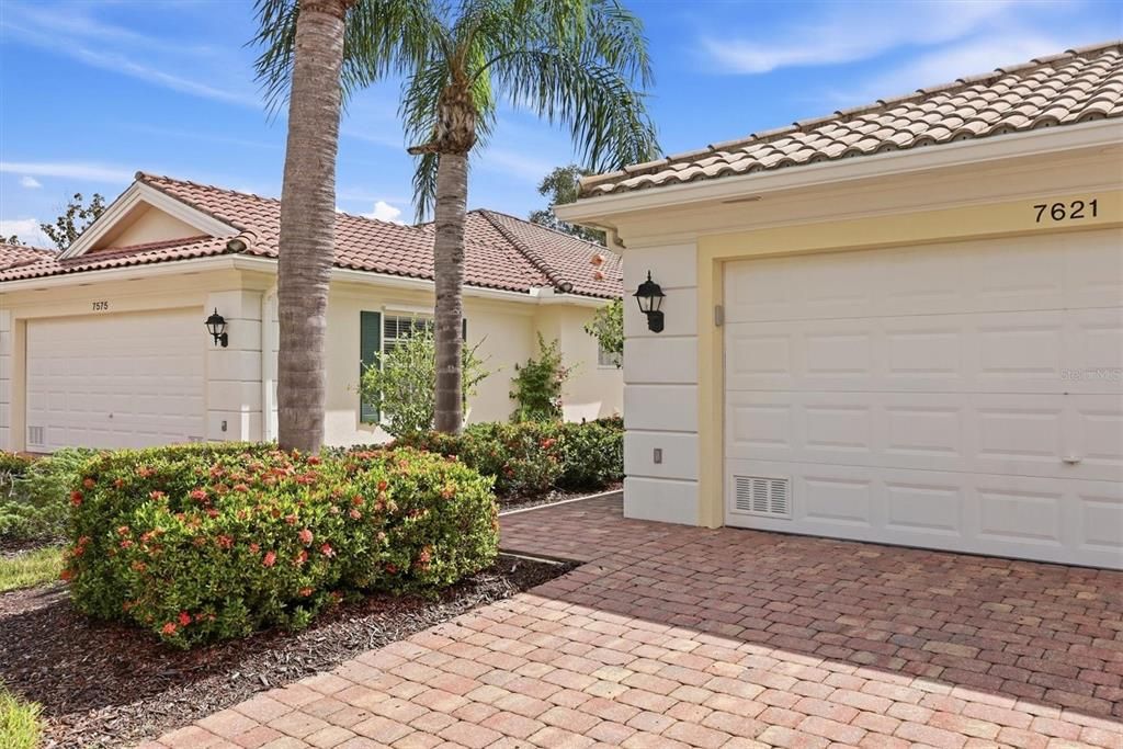 Active With Contract: $420,000 (2 beds, 2 baths, 1693 Square Feet)
