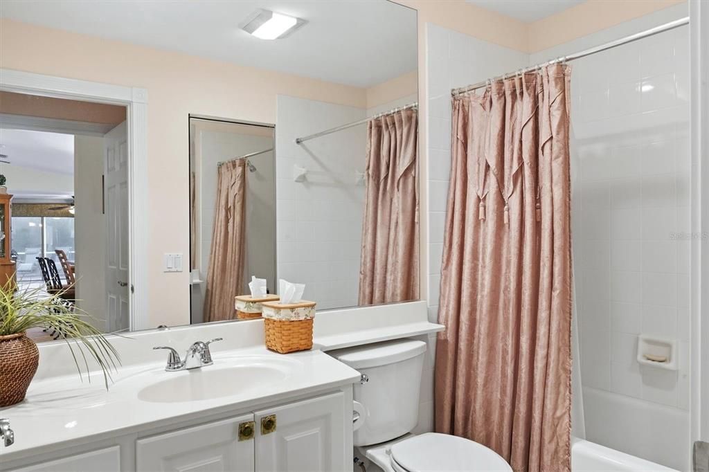 Active With Contract: $420,000 (2 beds, 2 baths, 1693 Square Feet)