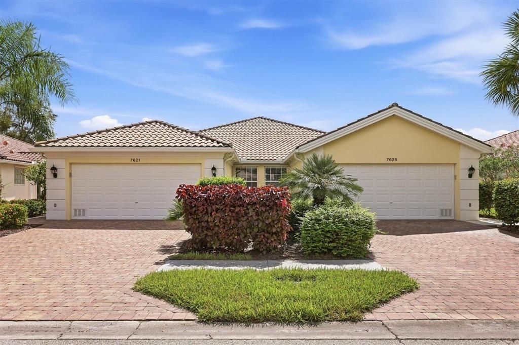 Active With Contract: $420,000 (2 beds, 2 baths, 1693 Square Feet)
