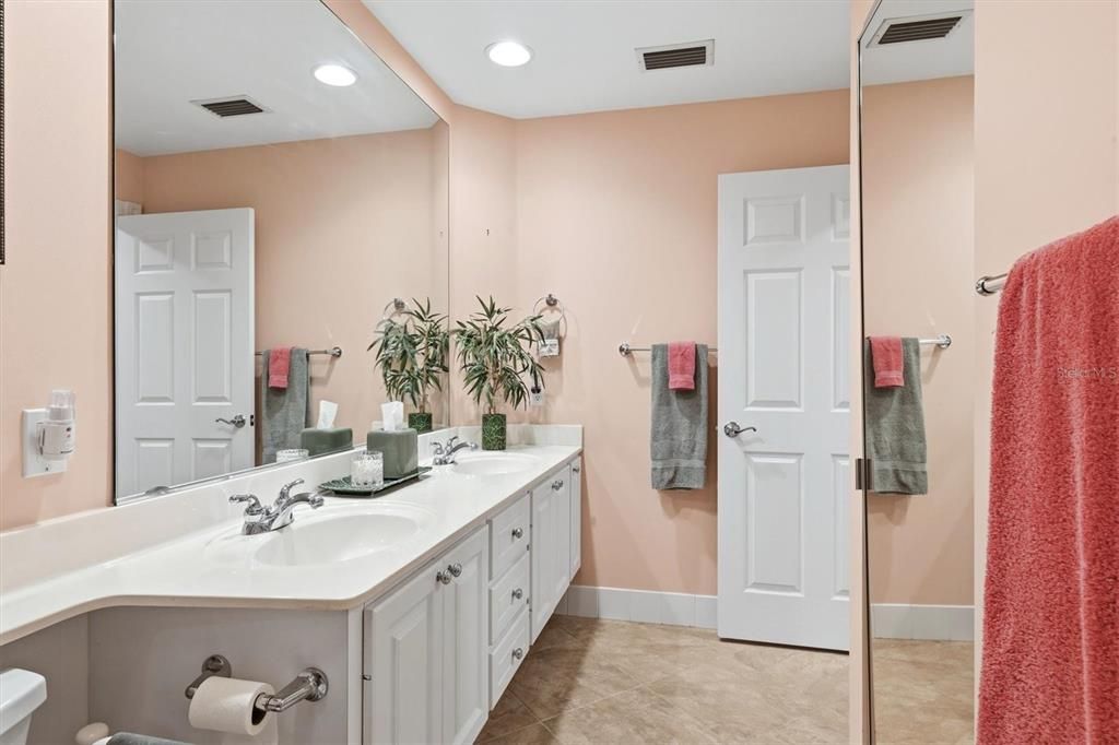 Active With Contract: $420,000 (2 beds, 2 baths, 1693 Square Feet)