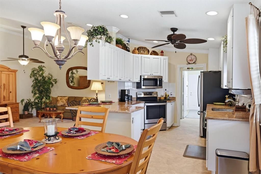 Active With Contract: $420,000 (2 beds, 2 baths, 1693 Square Feet)