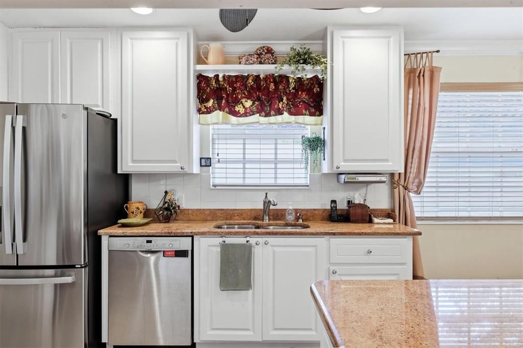 Active With Contract: $420,000 (2 beds, 2 baths, 1693 Square Feet)