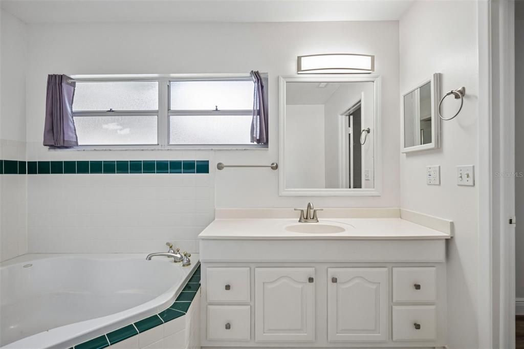 En Venta: $514,500 (3 camas, 2 baños, 1930 Pies cuadrados)