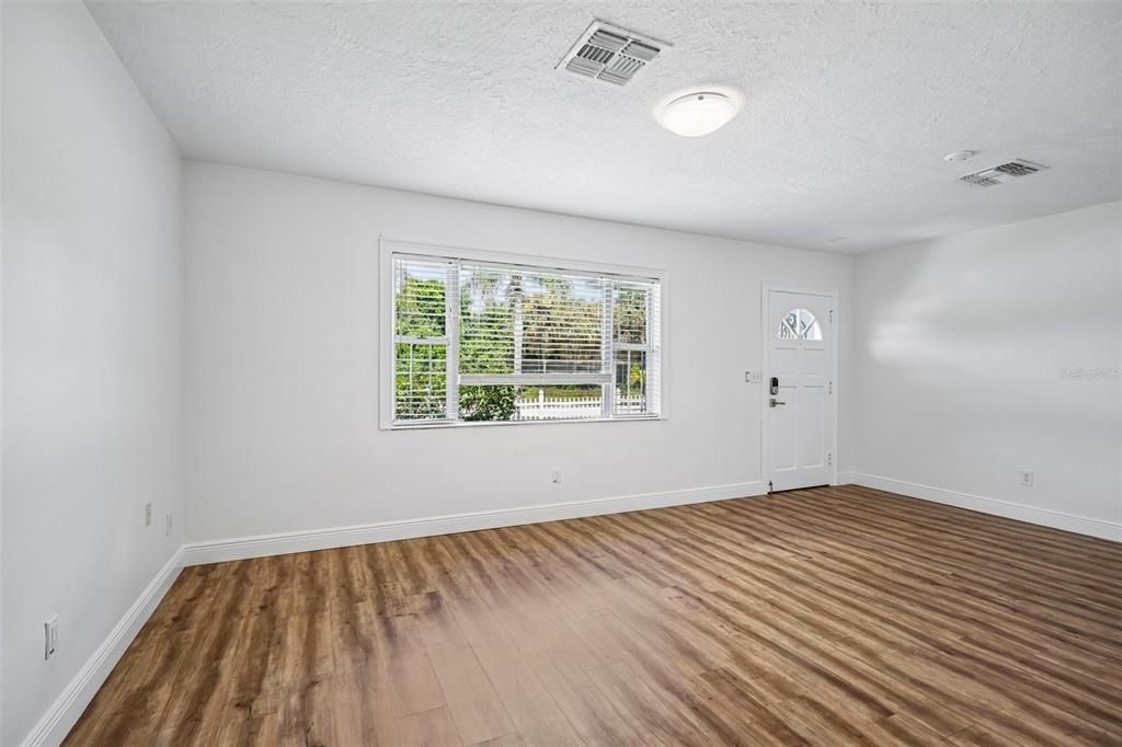 En Venta: $514,500 (3 camas, 2 baños, 1930 Pies cuadrados)