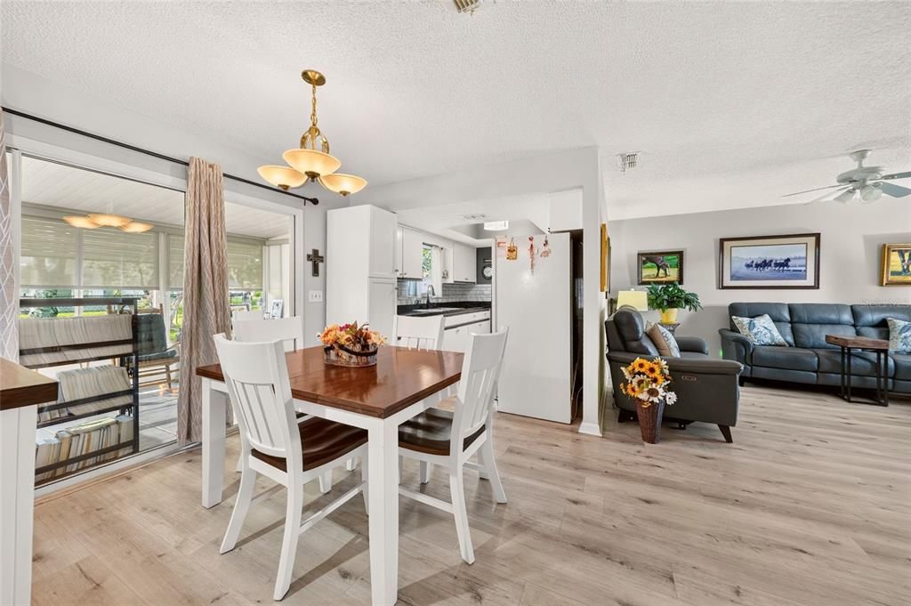 For Sale: $229,999 (2 beds, 2 baths, 1008 Square Feet)