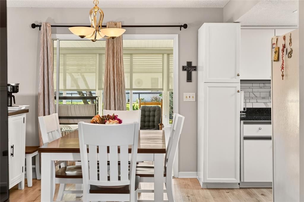 For Sale: $229,999 (2 beds, 2 baths, 1008 Square Feet)
