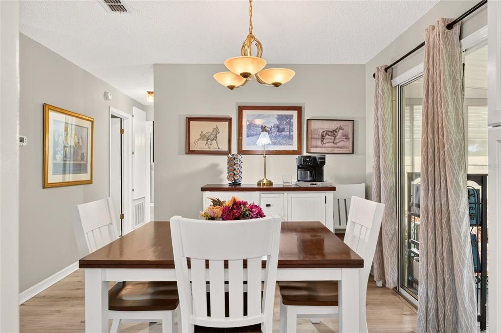 For Sale: $229,999 (2 beds, 2 baths, 1008 Square Feet)