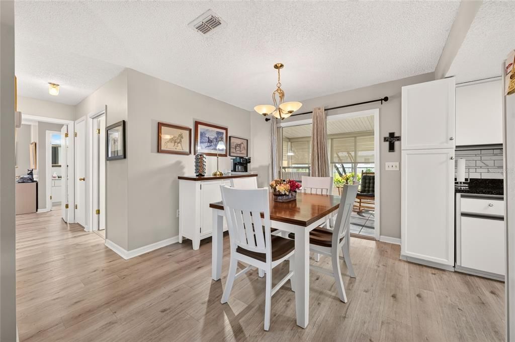 For Sale: $229,999 (2 beds, 2 baths, 1008 Square Feet)