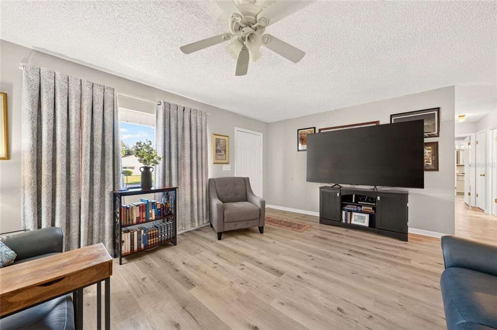 For Sale: $229,999 (2 beds, 2 baths, 1008 Square Feet)