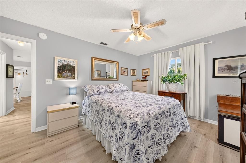 For Sale: $229,999 (2 beds, 2 baths, 1008 Square Feet)