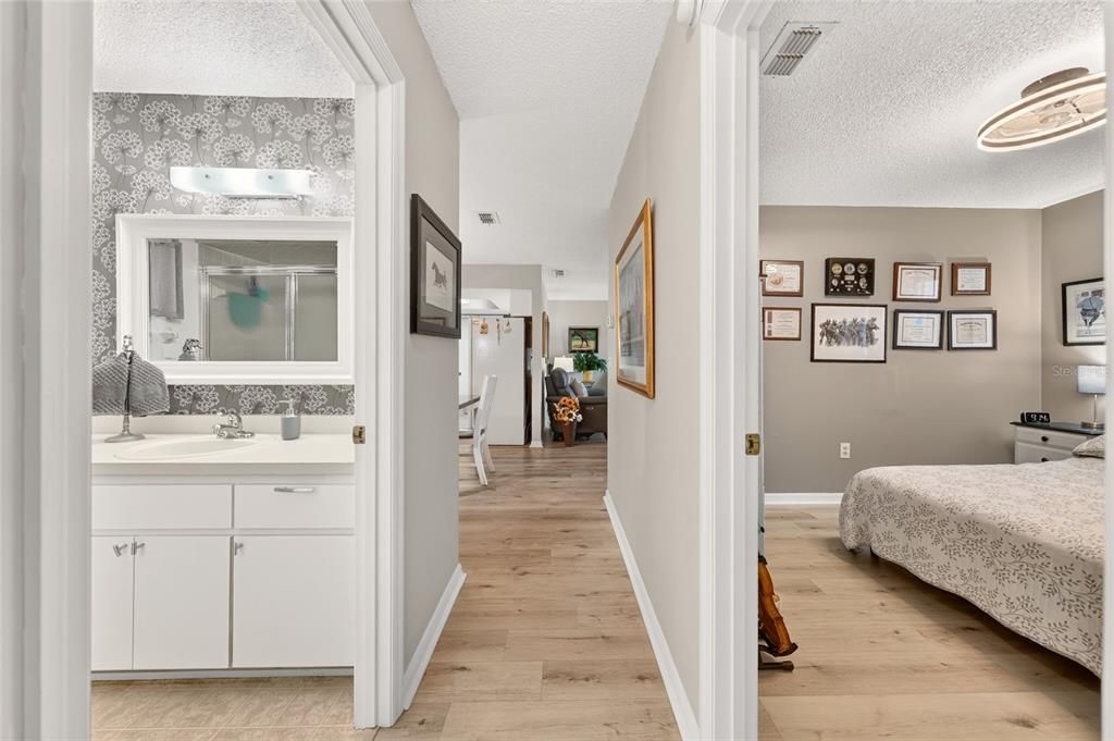 For Sale: $229,999 (2 beds, 2 baths, 1008 Square Feet)