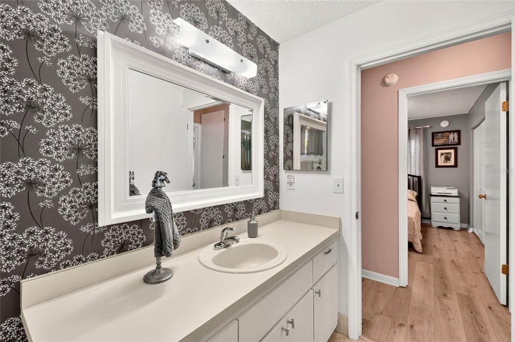 For Sale: $229,999 (2 beds, 2 baths, 1008 Square Feet)