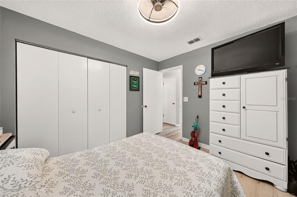 For Sale: $229,999 (2 beds, 2 baths, 1008 Square Feet)