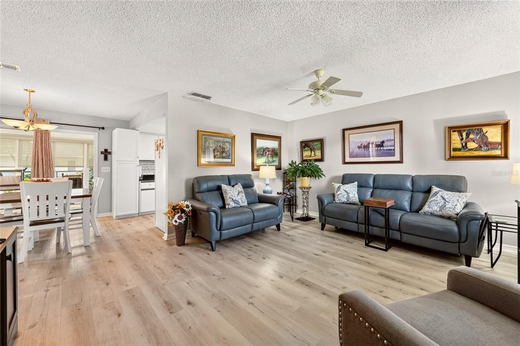 For Sale: $229,999 (2 beds, 2 baths, 1008 Square Feet)