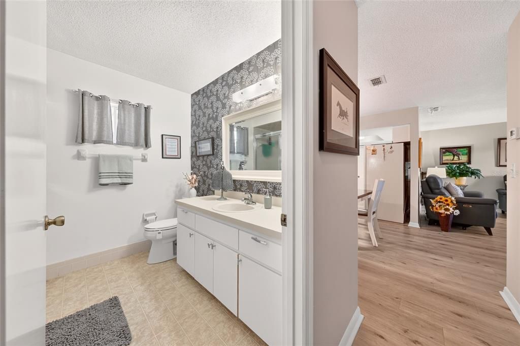 For Sale: $229,999 (2 beds, 2 baths, 1008 Square Feet)