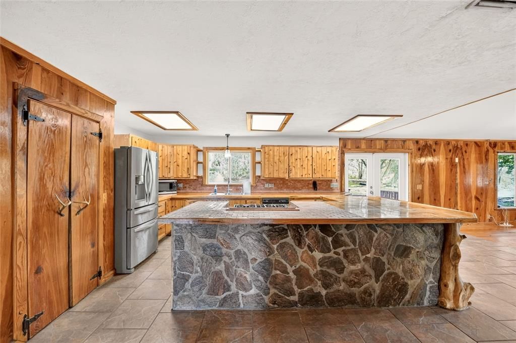 En Venta: $575,000 (3 camas, 3 baños, 2294 Pies cuadrados)