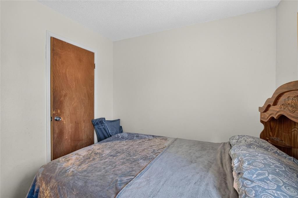 For Sale: $150,000 (3 beds, 2 baths, 984 Square Feet)