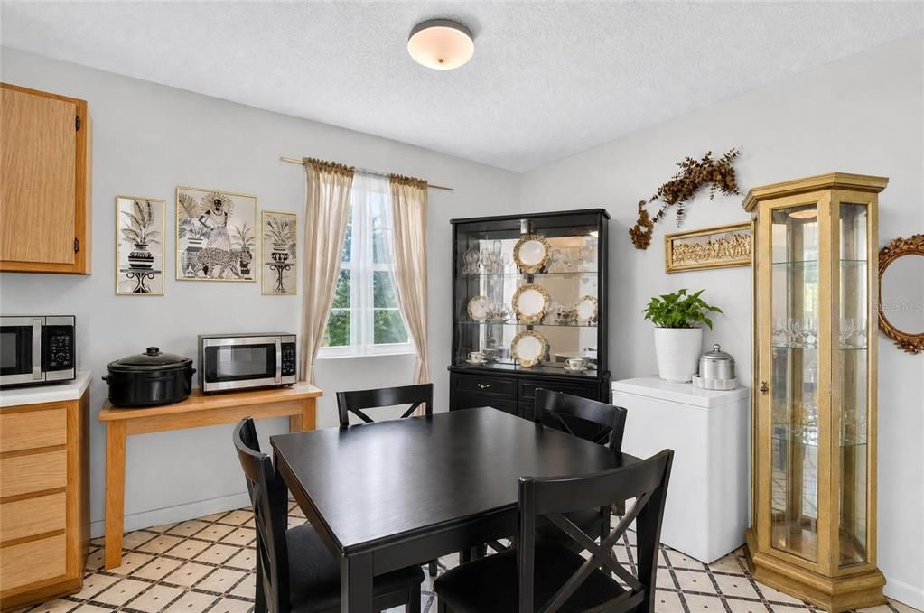 For Sale: $150,000 (3 beds, 2 baths, 984 Square Feet)