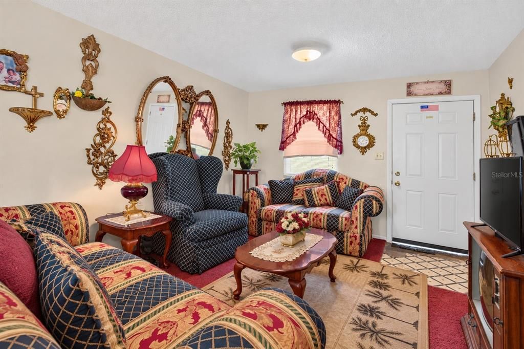 For Sale: $150,000 (3 beds, 2 baths, 984 Square Feet)
