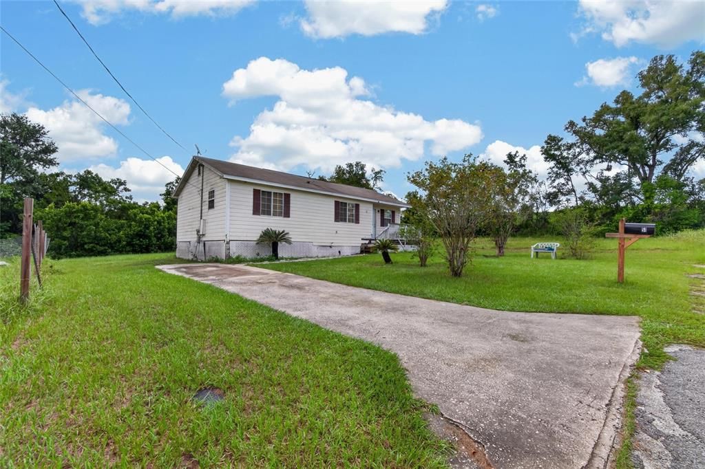 For Sale: $150,000 (3 beds, 2 baths, 984 Square Feet)