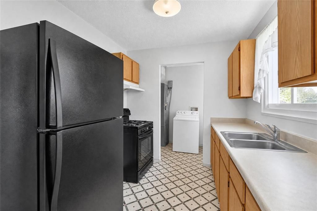 For Sale: $150,000 (3 beds, 2 baths, 984 Square Feet)