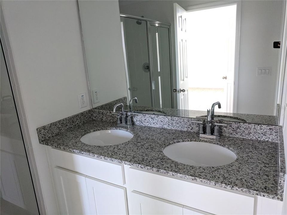 For Rent: $2,400 (3 beds, 2 baths, 1747 Square Feet)