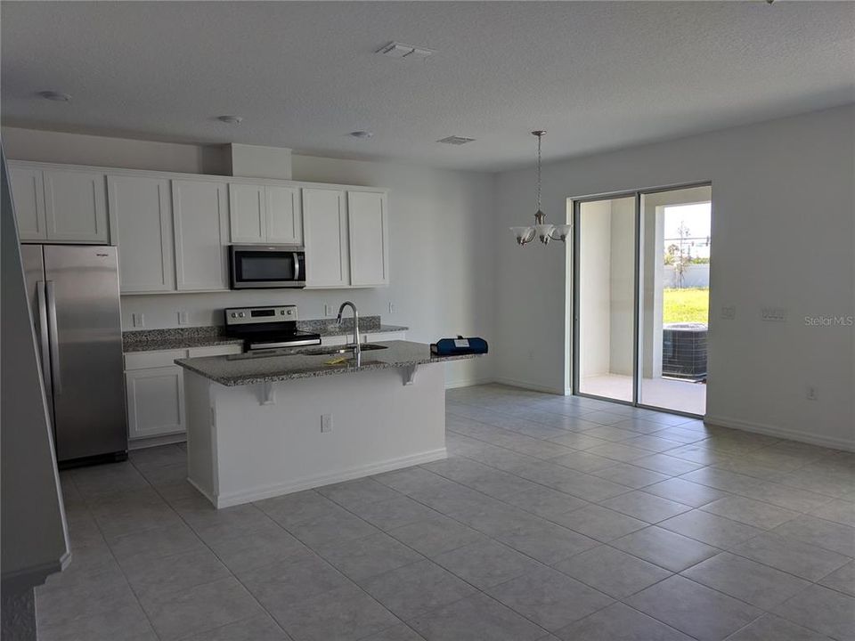 For Rent: $2,400 (3 beds, 2 baths, 1747 Square Feet)