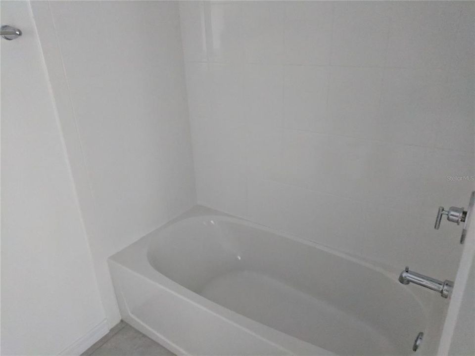 For Rent: $2,400 (3 beds, 2 baths, 1747 Square Feet)