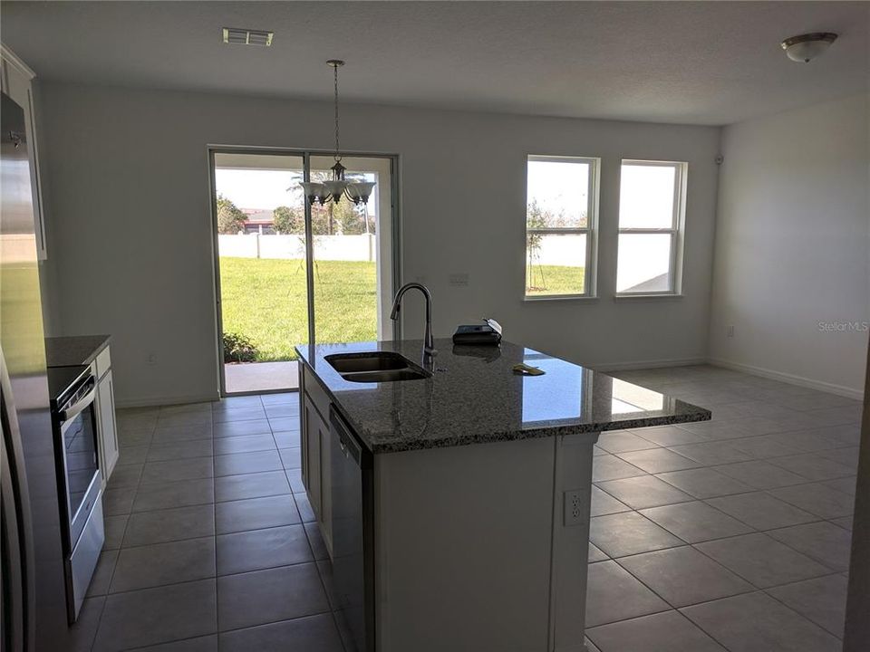 For Rent: $2,400 (3 beds, 2 baths, 1747 Square Feet)