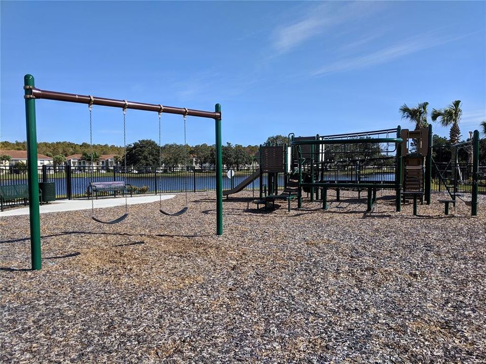 For Rent: $2,400 (3 beds, 2 baths, 1747 Square Feet)