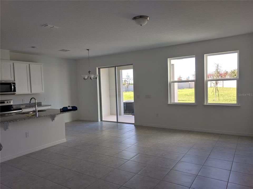 For Rent: $2,400 (3 beds, 2 baths, 1747 Square Feet)