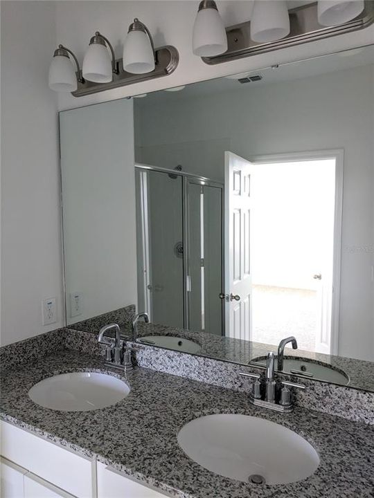For Rent: $2,400 (3 beds, 2 baths, 1747 Square Feet)