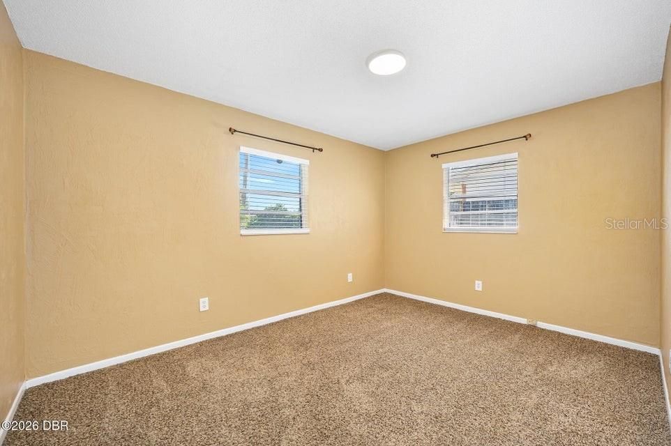 For Sale: $210,000 (2 beds, 1 baths, 910 Square Feet)