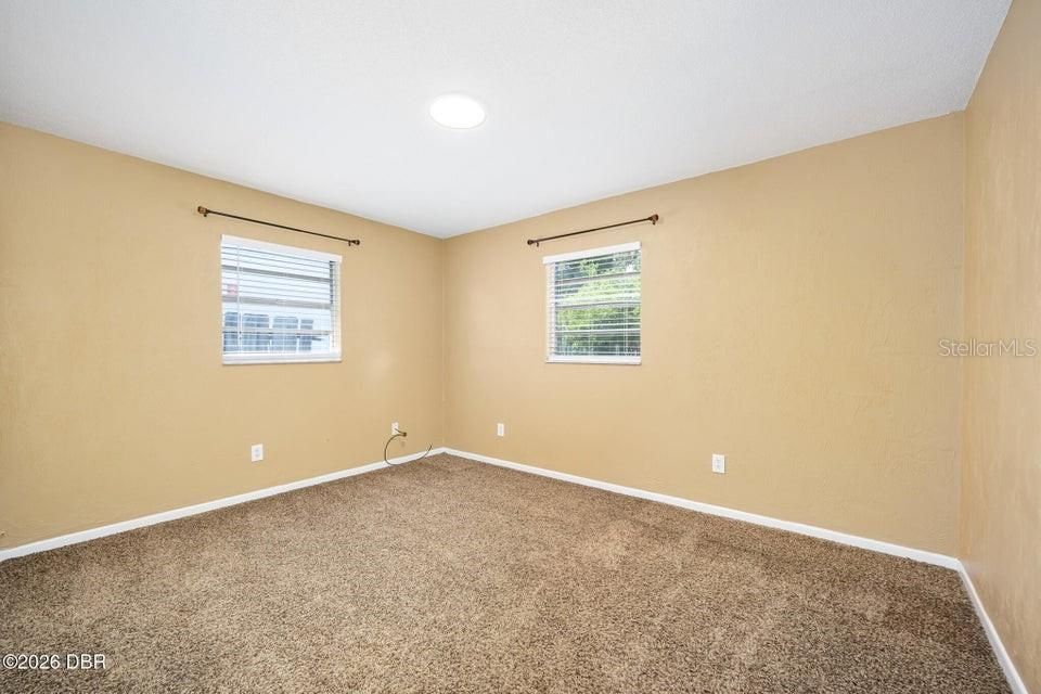 For Sale: $210,000 (2 beds, 1 baths, 910 Square Feet)
