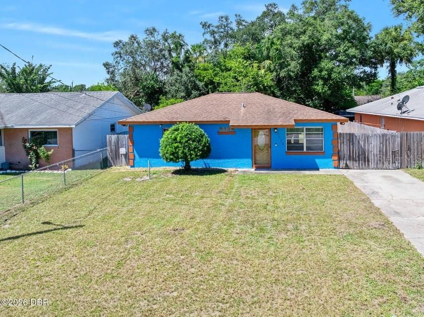 For Sale: $210,000 (2 beds, 1 baths, 910 Square Feet)
